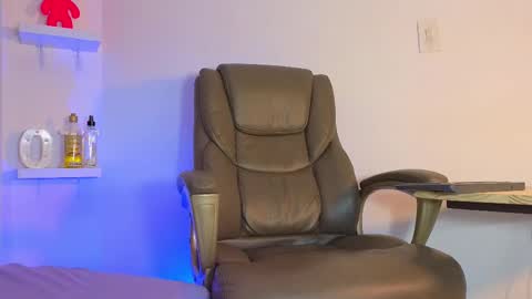 Snapshot of noah_coleman__ chatting on January 10, 2:57 am NOAH  online show from January 10, 2:57 am