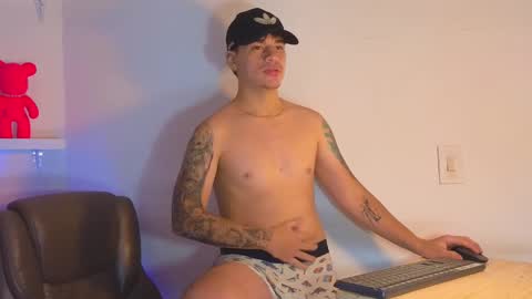 Snapshot of noah_coleman__ chatting on January 10, 9:02 am NOAH  online show from January 10, 9:02 am