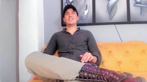 Snapshot of noah_ferrary chatting on November 7, 7:25 pm Noah Ferrary online show from November 7, 7:25 pm