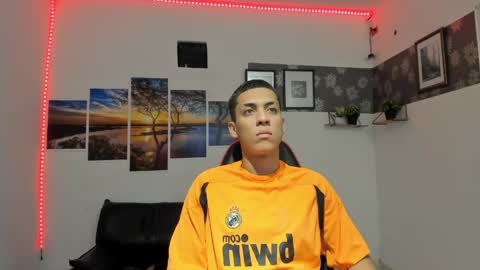 noah_flynn1 online show from April 9, 8:53 am