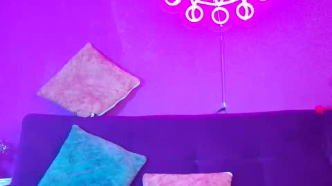 Snapshot of noah_greenhart chatting on February 20, 9:37 pm Noah online show from February 20, 9:37 pm