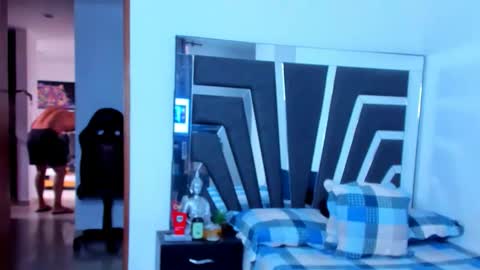 Noah Harris01 online show from February 4, 12:00 pm