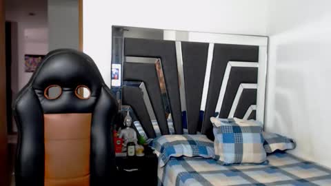 Noah Harris01 online show from February 28, 11:55 am