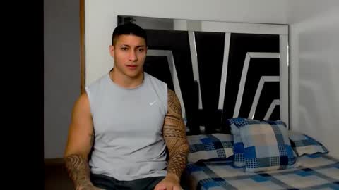 Noah Harris01 online show from May 21, 11:45 pm