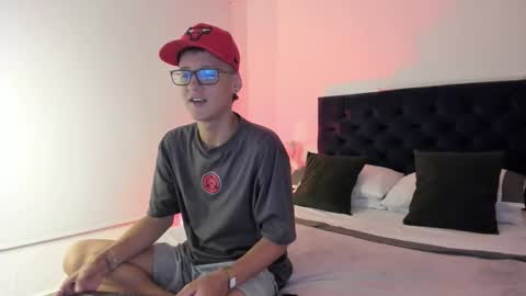 Noah Jayden online show from October 1, 7:53 pm