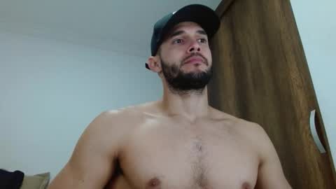 Snapshot of noah_jhonsonn chatting on February 8, 1:58 pm Noah online show from February 8, 1:58 pm