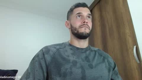 Snapshot of noah_jhonsonn chatting on February 19, 2:18 am Noah online show from February 19, 2:18 am