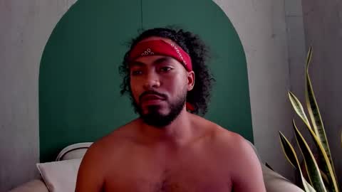 Snapshot of noah_jones__ chatting on October 30, 5:35 pm Noah online show from October 30, 5:35 pm