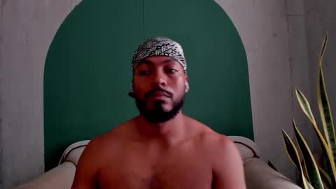 Snapshot of noah_jones__ chatting on November 7, 6:08 pm Noah online show from November 7, 6:08 pm