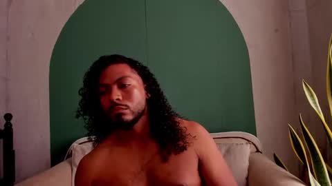 Snapshot of noah_jones__ chatting on November 8, 6:29 pm Noah online show from November 8, 6:29 pm