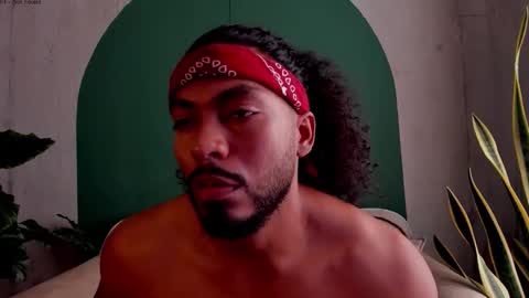 Snapshot of noah_jones__ chatting on November 10, 3:55 pm Noah online show from November 10, 3:55 pm