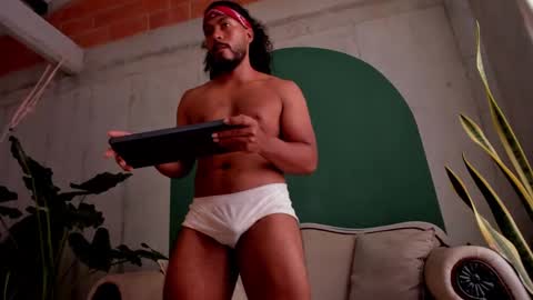 Snapshot of noah_jones__ chatting on November 14, 3:55 pm Noah online show from November 14, 3:55 pm