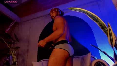 Snapshot of noah_jones__ chatting on February 2, 10:36 am Noah online show from February 2, 10:36 am