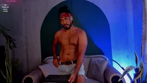 Snapshot of noah_jones__ chatting on February 11, 6:24 pm Noah online show from February 11, 6:24 pm