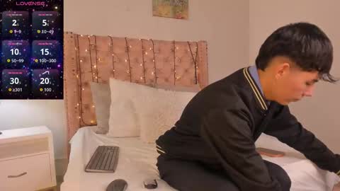 Snapshot of noah_lewiss chatting on February 25, 10:36 am NOAH online show from February 25, 10:36 am