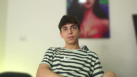 Snapshot of noah_loveboy chatting on December 5, 3:26 am Noah online show from December 5, 3:26 am