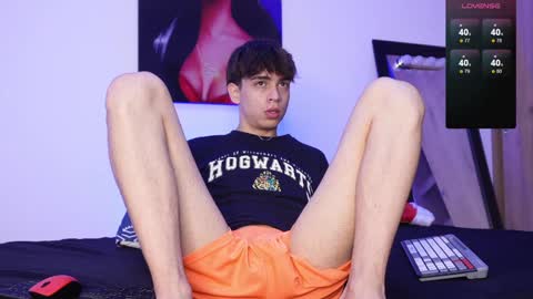 Snapshot of noah_loveboy chatting on December 29, 12:23 pm Noah online show from December 29, 12:23 pm