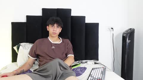 Snapshot of noah_loveboy chatting on January 17, 7:27 pm Noah online show from January 17, 7:27 pm