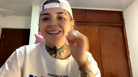 Snapshot of noah_martini chatting on January 23, 11:05 pm noah hehim online show from January 23, 11:05 pm