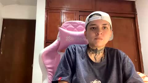 Snapshot of noah_martini chatting on January 28, 5:11 am noah hehim online show from January 28, 5:11 am