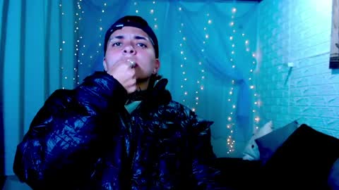 noah hehim    online show from March 31, 3:08 am