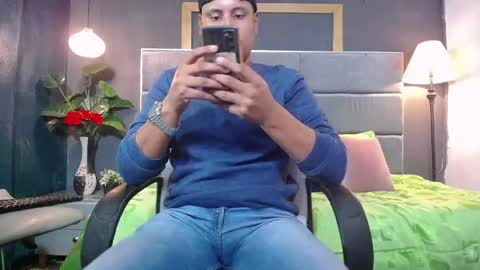 Snapshot of noah_oliver1 chatting on June 7, 1:21 am NOAH online show from June 7, 1:21 am