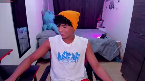 noah_smith04 online show from October 9, 3:21 pm