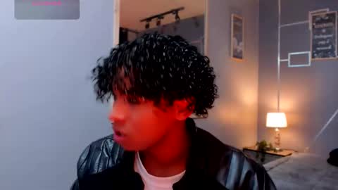 noah_smith04 online show from December 1, 1:16 pm