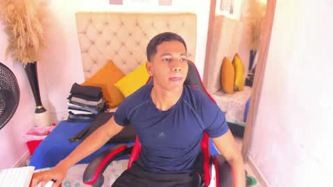 N O AH - S T H O  N E online show from March 16, 3:45 am