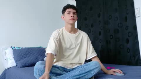 noah tyler  online show from October 28, 5:48 pm