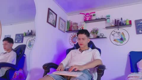 noah tyler  online show from June 1, 10:33 pm
