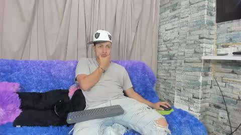 Snapshot of noahandbunny chatting on May 21, 11:17 am Noahandbunny online show from May 21, 11:17 am