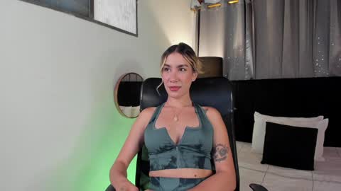 Snapshot of noahandlauren chatting on December 19, 8:44 pm . . online show from December 19, 8:44 pm