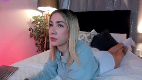 Snapshot of noahandlauren chatting on February 22, 9:59 pm . . online show from February 22, 9:59 pm