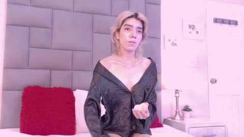 Snapshot of noahbells chatting on December 15, 11:47 am Noah online show from December 15, 11:47 am