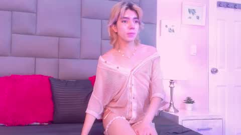 Noah   online show from December 22, 12:02 pm