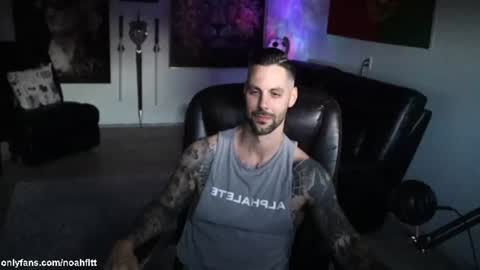 Snapshot of noahfitt chatting on June 23, 3:04 am Noah Fitt online show from June 23, 3:04 am