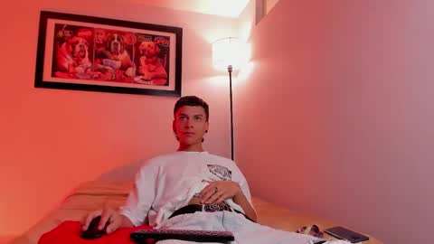 noahh_sky online show from March 23, 4:27 am