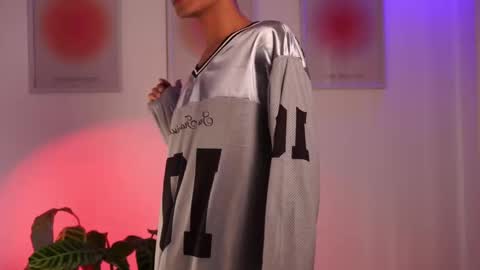 Noah     online show from February 19, 4:11 pm