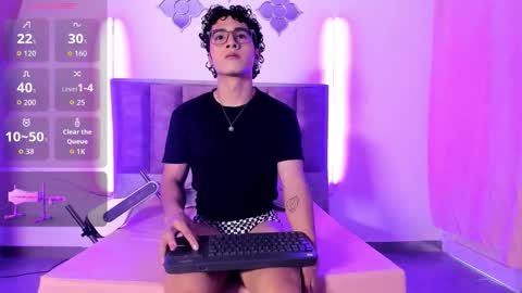 noahjhoness online show from September 28, 8:03 pm