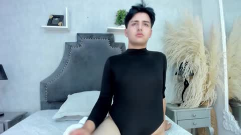 Snapshot of noahwolff_ chatting on February 3, 5:05 am Noah online show from February 3, 5:05 am