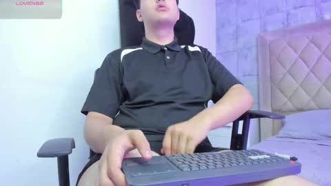 Snapshot of noahwolff_ chatting on February 7, 5:55 am Noah online show from February 7, 5:55 am