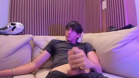 Snapshot of noahx_valko chatting on December 15, 4:55 pm noahx_valko online show from December 15, 4:55 pm