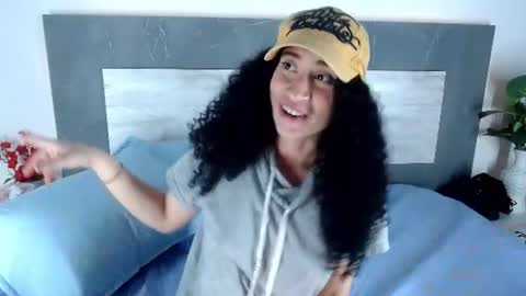 Noa Malak online show from June 19, 5:28 pm