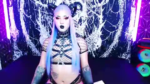 caroline online show from July 24, 12:52 am