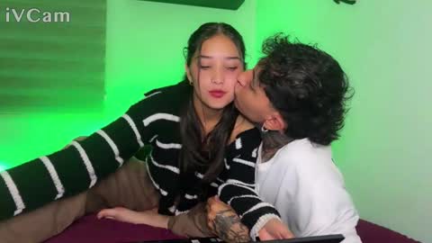 Jean Y Isa online show from December 2, 4:51 am