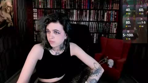 Snapshot of noellegothicshadow chatting on July 4, 12:39 am Elly online show from July 4, 12:39 am