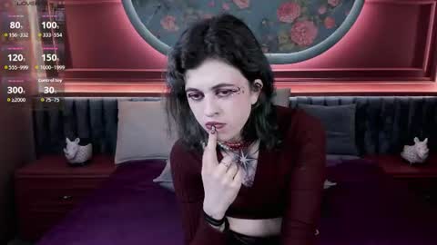 Snapshot of noellegothicshadow chatting on July 17, 12:39 am Elly online show from July 17, 12:39 am