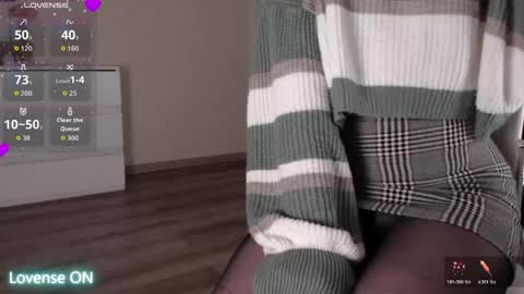 noelleneptune online show from April 12, 1:54 am