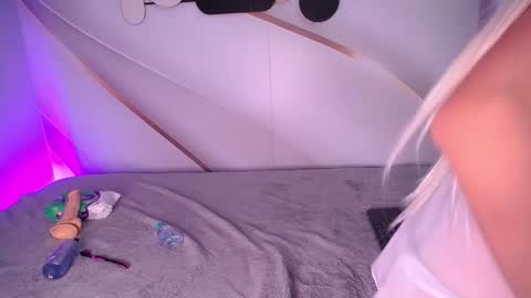 Snapshot of noelleruby chatting on February 25, 3:27 am RUBY online show from February 25, 3:27 am